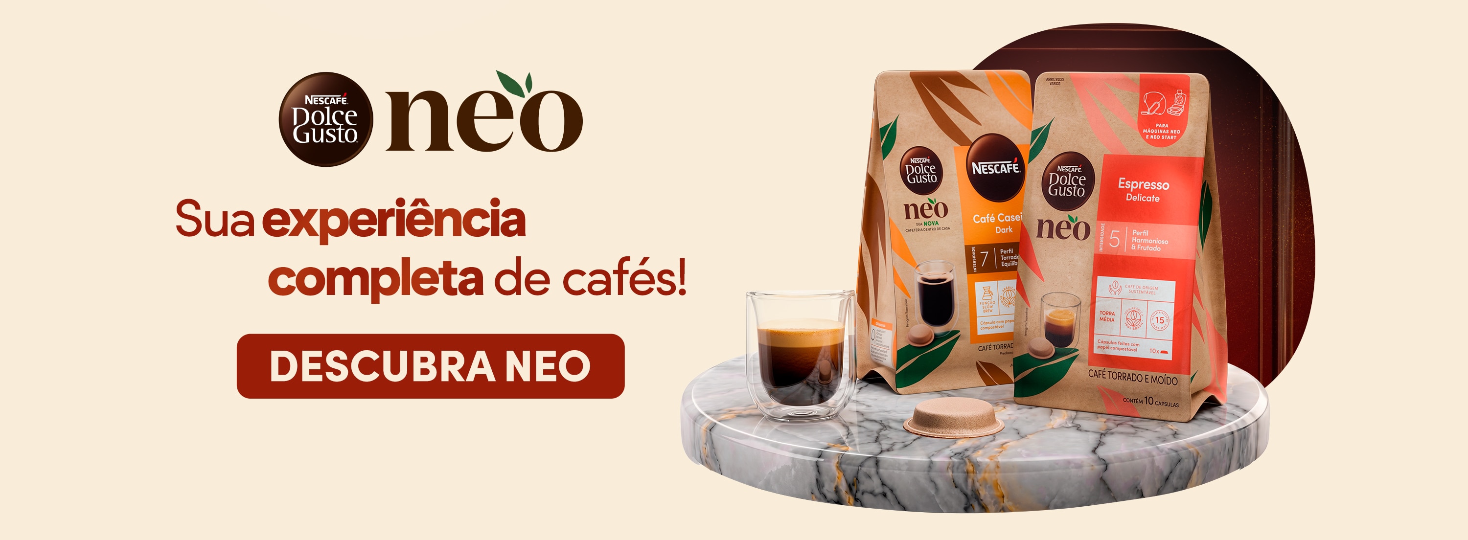 Banner Nescaf&eacute; Dolce Gusto Neo destacando caf&eacute;s especiais em c&aacute;psulas &agrave; base de papel compost&aacute;vel, com op&ccedil;&otilde;es como Americano e Espresso Alto Parana&iacute;ba para uma experi&ecirc;ncia de caf&eacute; de alta qualidade e menor impacto ambiental e sustent&aacute;vel.